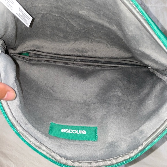 NWOT Laptop case - Picture 3 of 3